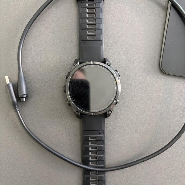 Garmin Fenix 8 - Carbon, AMOLED