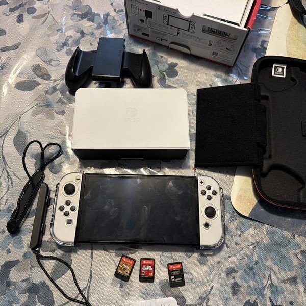 Nintendo Switch - OLED - 64 GB, White