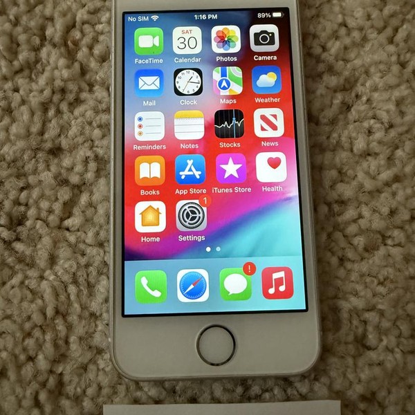 Apple iPhone SE 1st Gen 2016 - Unlocked, 64 GB, Silver, A1662