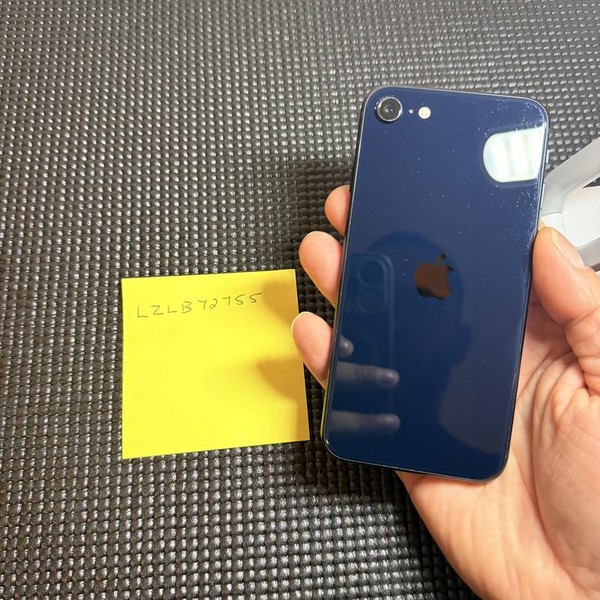 Apple iPhone SE 3rd Gen 2022 - Unlocked, 64 GB, Midnight, A2595