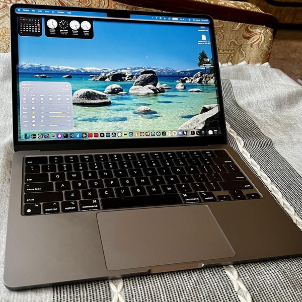 MacBook Air 2022 (M2) - 13 inch - 256 GB, Gray, 8 GB, Apple M2