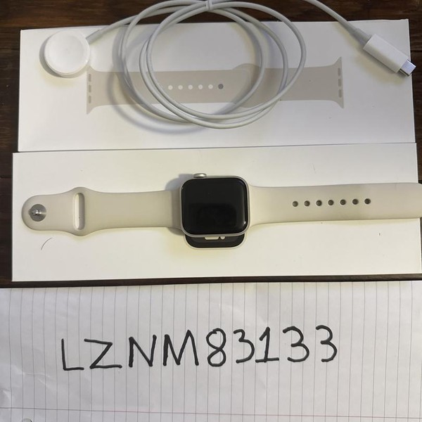 Apple Watch SE 2nd Gen 40mm - Starlight, A2722 - GPS, Aluminum