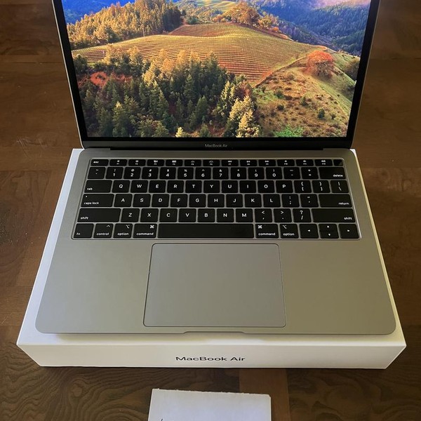 MacBook Air 2018 - 13 inch - 256 GB, Gray, 8 GB, Intel Core i5