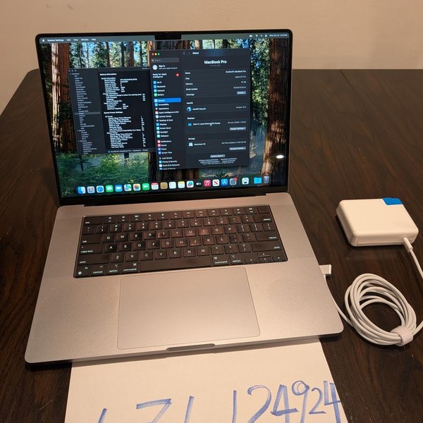 MacBook Pro 2021 - 16 inch - 512 GB, Gray, 16 GB, Apple M1 Pro 10-core