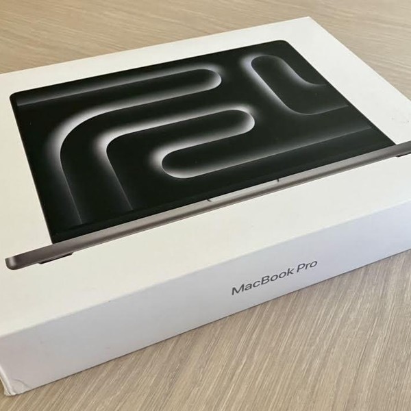 MacBook Pro Late 2023 (M3) - 14 inch - 1 TB, Gray, 8 GB, Apple M3, 10-core GPU