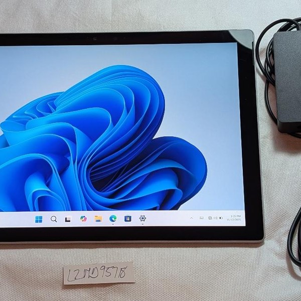 Microsoft Surface Pro 7 Plus - 128 GB, Platinum, 8 GB, Intel Core i5, Wi-Fi