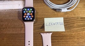 Fair
													Apple Watch SE 1st Gen 40mm - Gold, A2351 - GPS, Aluminum, photo 1 of 6