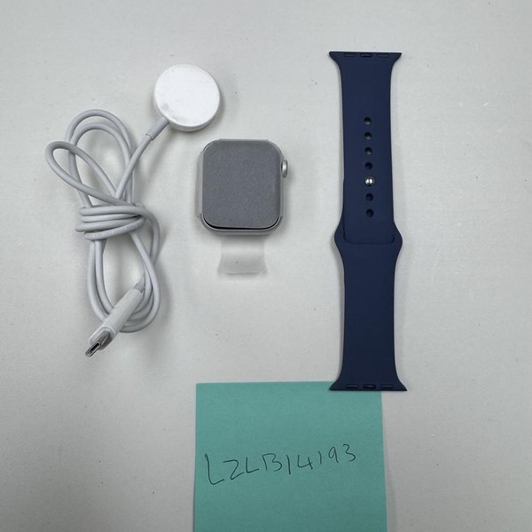 Apple Watch SE 2nd Gen 40mm - Silver, A2722 - GPS, Aluminum