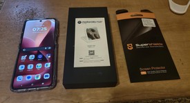 Mint
													Motorola Razr Ultra (2025) - Unlocked, PANTONE Rio Red, 1 TB, 16 GB, photo 1 of 9