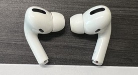 Used
													Apple AirPods Pro - Wireless Case, photo 3 of 4