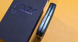 Good
													Motorola Razr Ultra (2025) - Unlocked, PANTONE Scarab, 512 GB, 16 GB, photo 1 of 12
