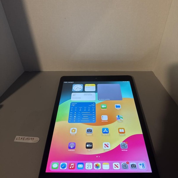 Apple iPad 7th Gen - Unlocked, 128 GB, Gray, A2200