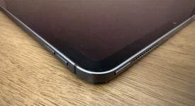 Good
													Apple iPad Pro 11" 2nd Gen 2020 - Unlocked, Gray, 1 TB, A2068, photo 5 of 17