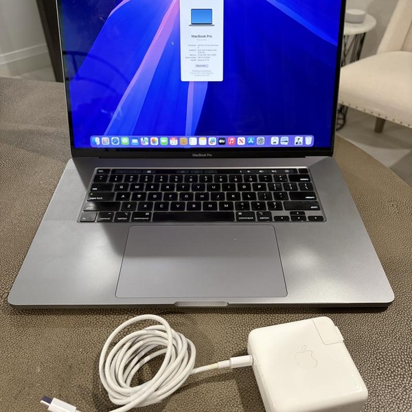 MacBook Pro 2019 - 16 inch - 512 GB, Silver, 16 GB, Intel Core i7