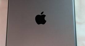Good
													Apple iPad 7th Gen - AT&T, Gray, 32 GB, A2200, photo 3 of 3