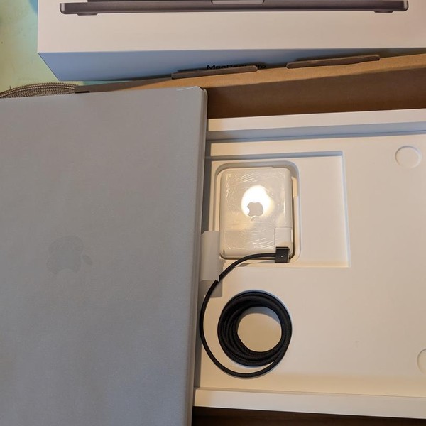 MacBook Pro 2024 - 16 inch - 2 TB, Space Black, 64 GB, Apple M4 Max 16-core