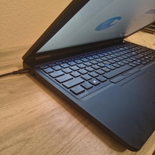 Dell Latitude 5580 - 256 GB, Black, 8 GB, Intel Core i5, FHD