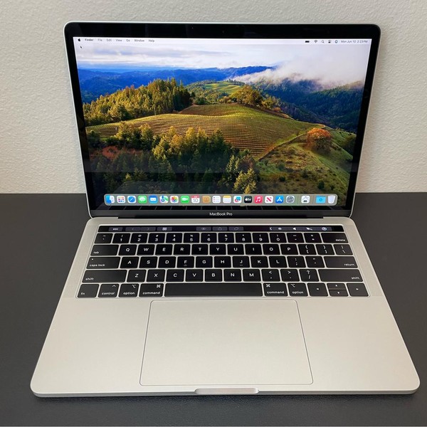 MacBook Pro 2019 - 13 inch - 512 GB, Silver, 16 GB, Intel Core i7