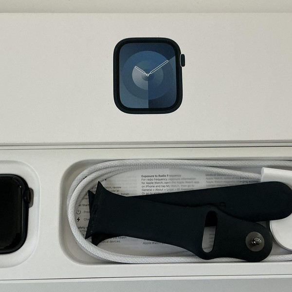 Apple Watch Series 9 41mm - Unlocked, Midnight, A2982 - Cellular, Aluminum