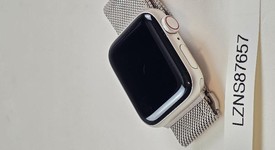 Good
													Apple Watch SE 2nd Gen 40mm - Unlocked, Starlight, A2726 - Cellular, Aluminum, photo 3 of 7