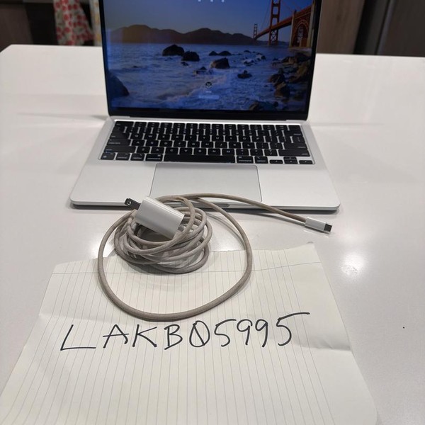 MacBook Air 2022 (M2) - 13 inch - 512 GB, Silver, 8 GB, Apple M2