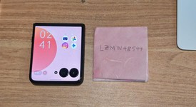 Good
													Motorola Razr Ultra (2025) - Unlocked, PANTONE Scarab, 512 GB, 16 GB, photo 4 of 8