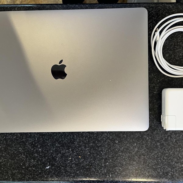 MacBook Pro 2019 - 15 inch - 256 GB, Gray, 16 GB, Intel Core i7