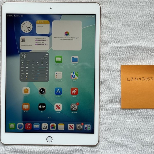 Apple iPad 8th Gen - Wi-Fi, 32 GB, Gold, A2270