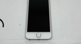 Good
													Apple iPhone SE 1st Gen 2016 - Unlocked, Silver, 32 GB, A1723, photo 4 of 9