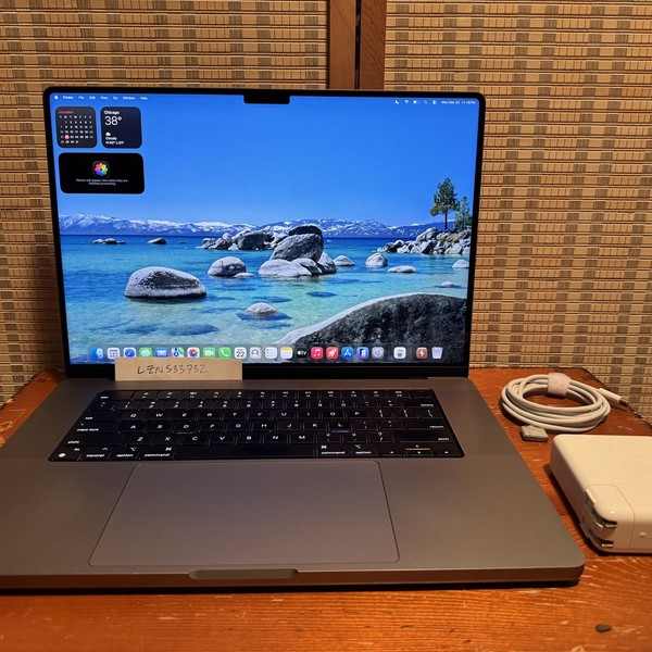 MacBook Pro 2021 - 16 inch - Apple M1 Max, Gray, 2 TB, 64 GB