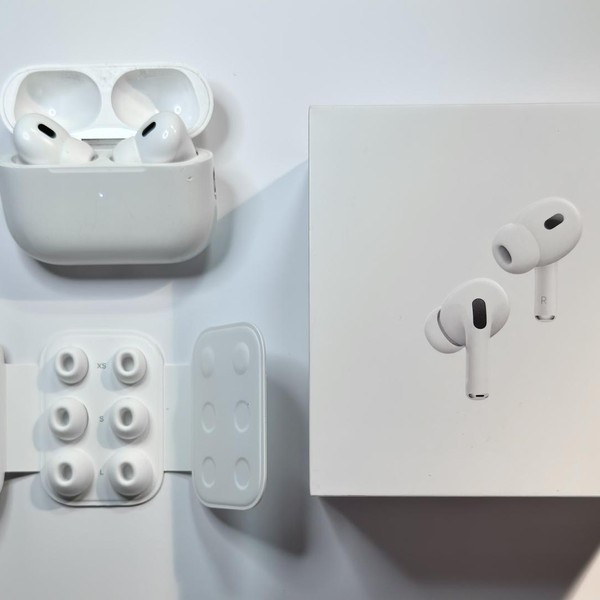 Apple AirPods Pro 2 - Lightning