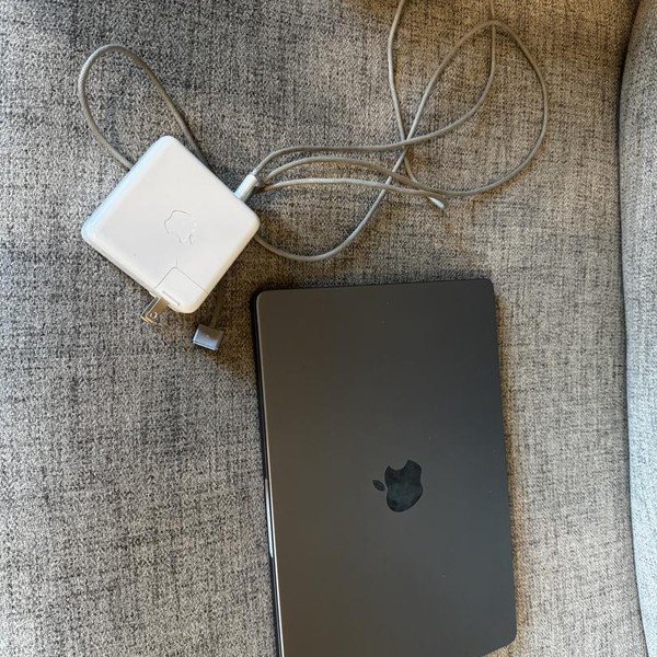 MacBook Pro 2023 - 14 inch - 1 TB, Silver, 16 GB, Apple M2 Pro 12-core