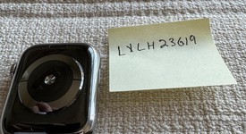 Good
													Apple Watch Series 5 44mm - Unlocked, Silver, A2095 Cellular, Stainless Steel, photo 5 of 7