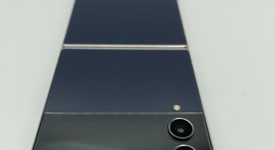 Good
													Samsung Galaxy Z Flip4 5G - Verizon, Custom, 256 GB, 8 GB, SM-F721U, Bespoke Edition, photo 4 of 7