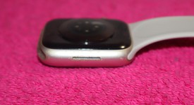 Good
													Apple Watch Series 7 45mm - Unlocked, Starlight, A2477 - Cellular, Nike, photo 5 of 9