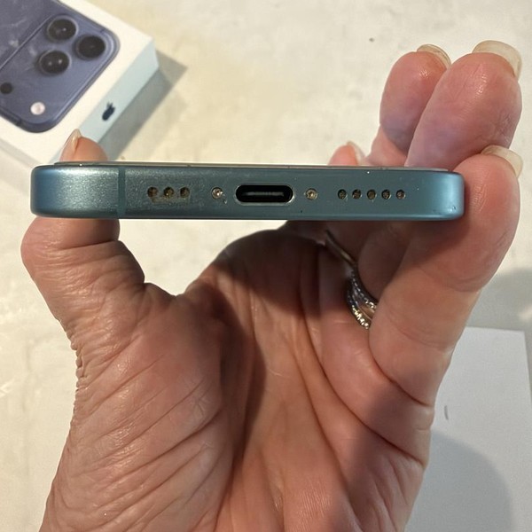 Apple iPhone 16 - Unlocked, 128 GB, Teal, A3081