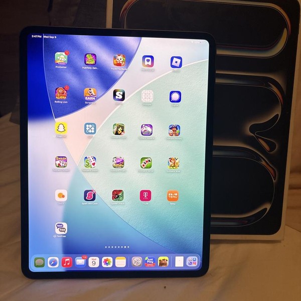 Apple iPad Pro 13 inch (M4) 2024 - Wi-Fi, 256 GB, Black, 8 GB, A2925, Standard Glass