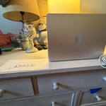 Good MacBook Air 2022 (M2) - 13 inch - 256 GB, Starlight, 8 GB, Apple M2