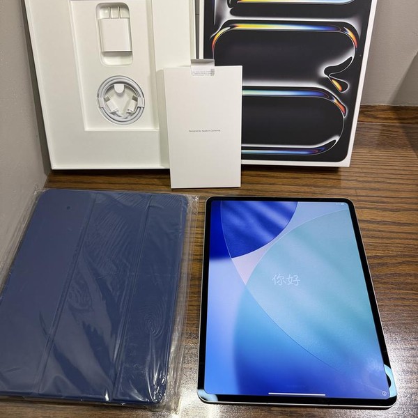 Apple iPad Pro 13 inch (M4) 2024 - Unlocked, 2 TB, Silver, 16 GB, A2926, Nano-texture Glass