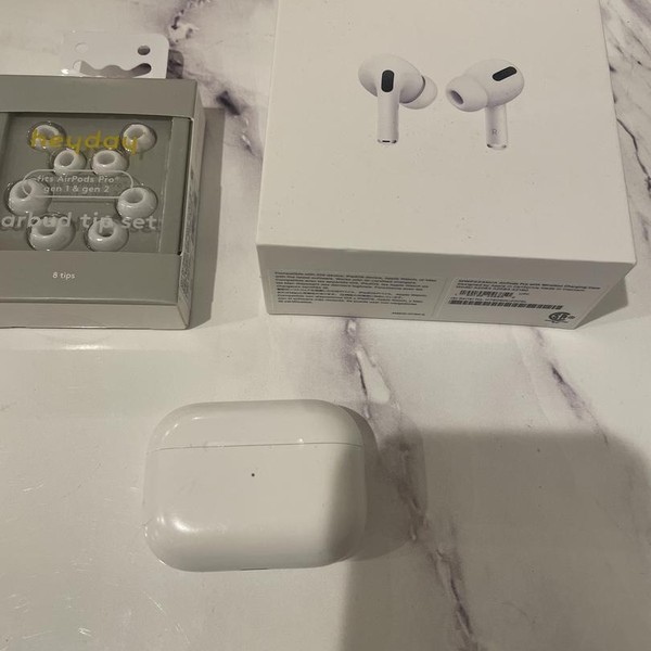 Apple AirPods Pro 2 - Lightning