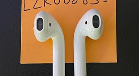 Used
													Apple AirPods 2nd Gen - Lightning Case, photo 4 of 5
