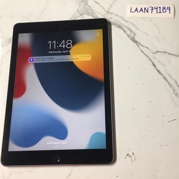 Apple iPad Pro 9.7 inch - Unlocked, 32 GB, Gray, A1674