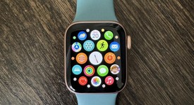 Mint
													Apple Watch Series 5 40mm - Unlocked, Gold, A2094 Cellular, Aluminum, photo 2 of 6