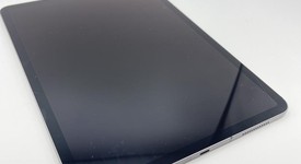 Good
													Apple iPad Pro 11" 2nd Gen 2020 - Unlocked, Gray, 128 GB, A2068, photo 4 of 6