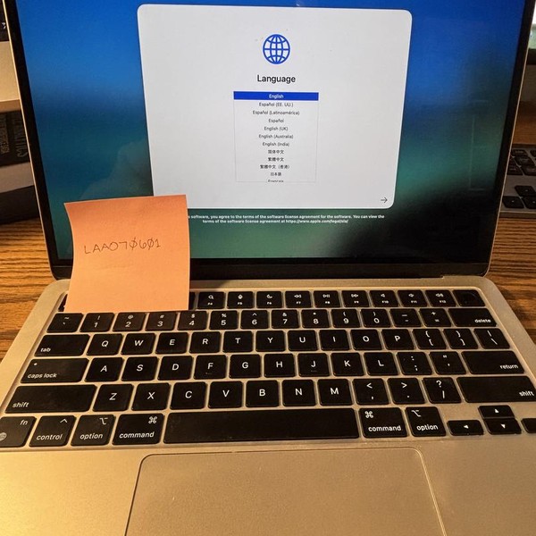 MacBook Air 2022 (M2) - 13 inch - 256 GB, Silver, 8 GB, Apple M2