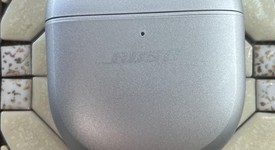 Used
													Bose QuietComfort Ultra Earbuds - Silver, Holiday Edition, photo 3 of 5