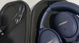 Used
													Bose QuietComfort Headphones - Blue, photo 4 of 5