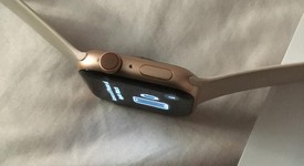 Good
													Apple Watch Series 4 44mm - Unlocked, Gold, A1976 - Cellular, Aluminum, photo 3 of 6