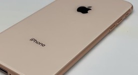 Mint
													Apple iPhone 8 - Unlocked, Gold, 64 GB, A1863, photo 3 of 7