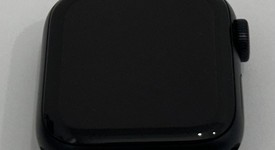 Good
													Apple Watch SE 2nd Gen 40mm - Unlocked, Midnight, A2726 - Cellular, Aluminum, photo 2 of 7